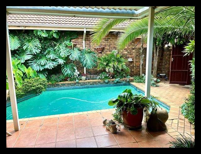 3 BEDROOM TOWNHOUSE FOR SALE IN BIRCHLEIGH